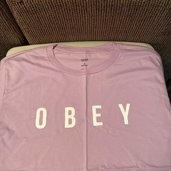 Obey short sleeve t-shirt. Size: M. Color: light purple - Picture 3 of 4